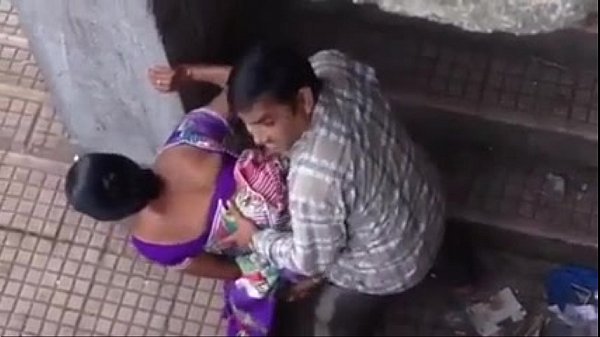 सेक्सी कपल छुप के सेक्स करत बा