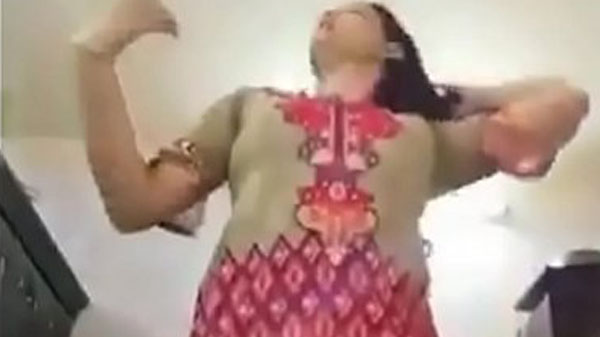 सेक्सी टीचर कैम के सामने आपन बुर और चूची दिखावत बारी