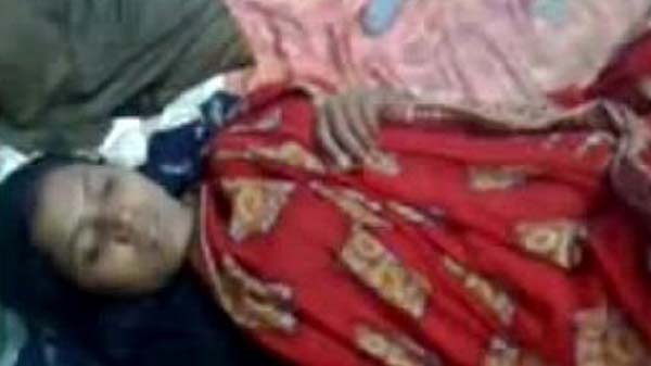 गाँव वाली सेक्सी चाची के मस्त चोदाई