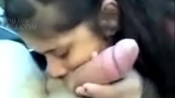 प्रेमिका आपन प्रेमी के कड़क लंड चुसत बारी