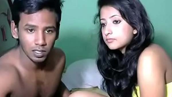 गर्लफ्रेंड के साथ लाइव सेक्स