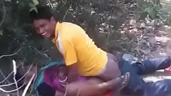 बिहारी लड़का खुला में चोदाई करत बा