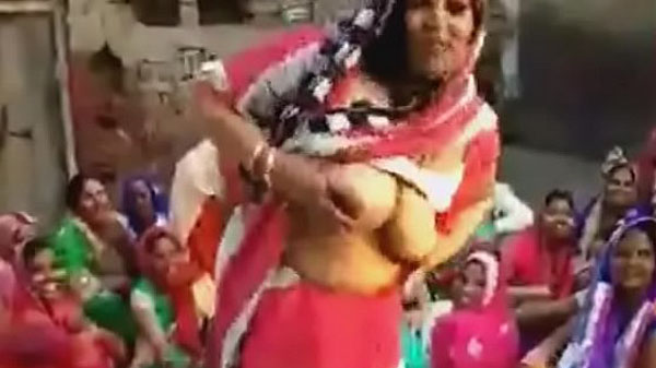 गाँव के शादी वाला नंगा नांच