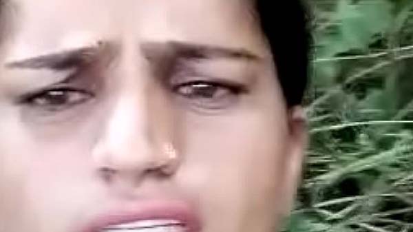 देहाती भौजी के खेता में चोदाई
