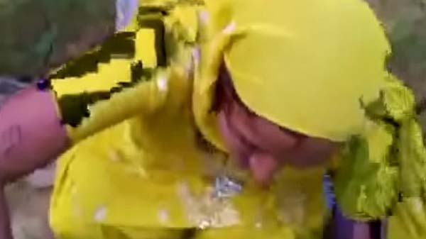 रंडी के पैसा देके खेत में चोदाई