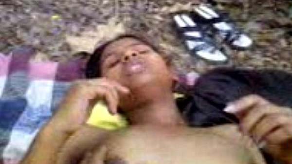 रंडी के जंगल में सुता के चोदाई