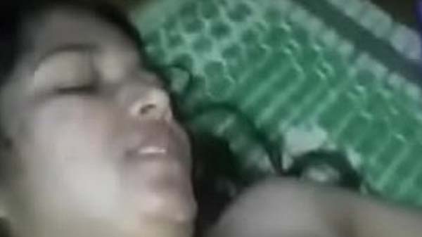 देहाती लड़की के ऊँगली करे के पोर्न