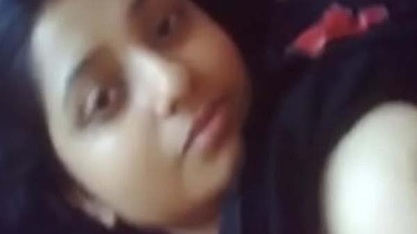 गाँव के लड़की हस्तमैथुन करत बिया