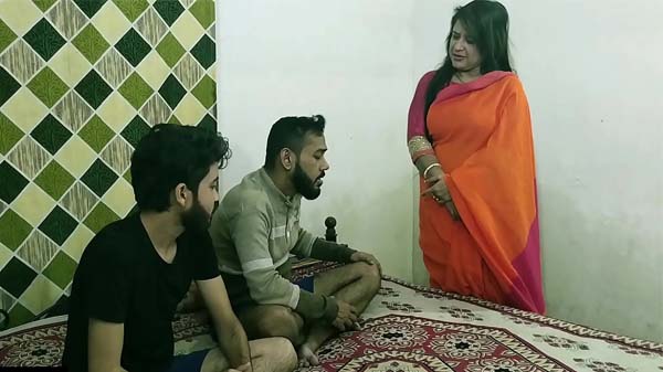 मालकिन आंटी के साथ ग्रुप चोदाई