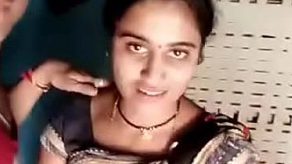 पड़ोसन के चूची चुसे के विडियो
