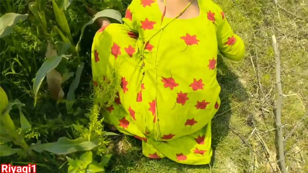 पड़ोसन के घर बोला के चोद देनी
