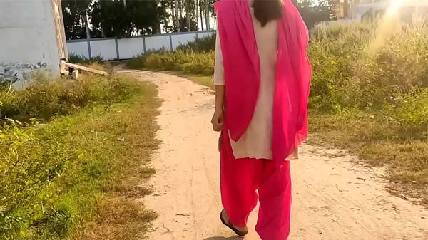 रंडी के रोड से उठा के चोद देनी