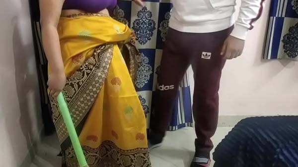कामवाली के काम कर देनी