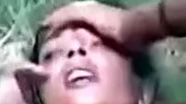 खेत में पड़ोसन के बुर चोदाई