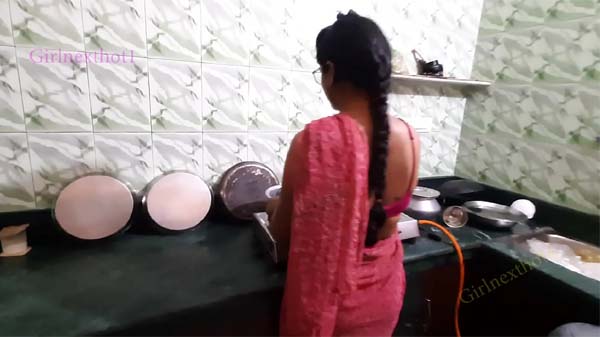 रसोई घर में बंगाली भाभी के बुर चोदाई