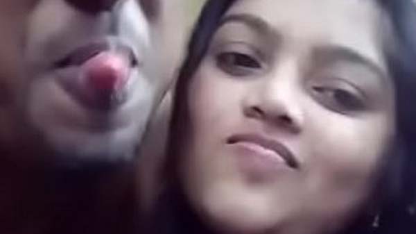 खुबसूरत लड़की सेक्स करत बिया