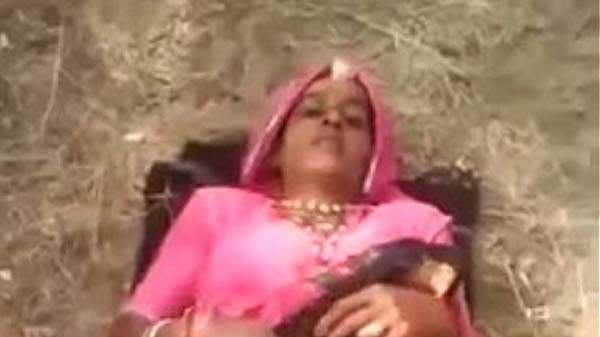 खेत में देवरानी के चोदाई