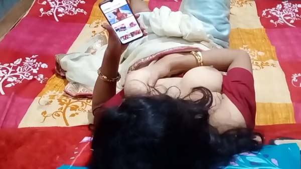पोर्न फिल्म देखा के भाभी के चोदाई