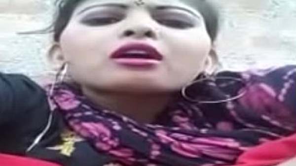 बिहारी भाभी ऊँगली करत बारी