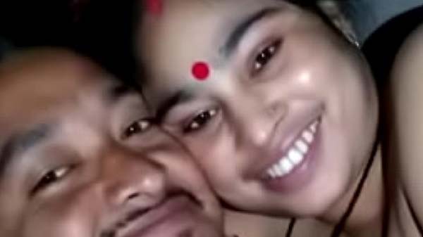 बंगाली भाभी आपन बिहारी पड़ोसी से चोदवा लेली
