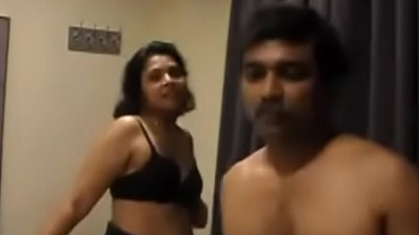 रंडी के साथ बेडरूम में सेक्स