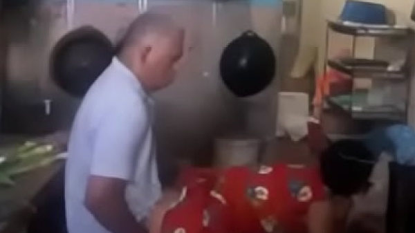 रसोई घर में ससुर बहु के चोदाई