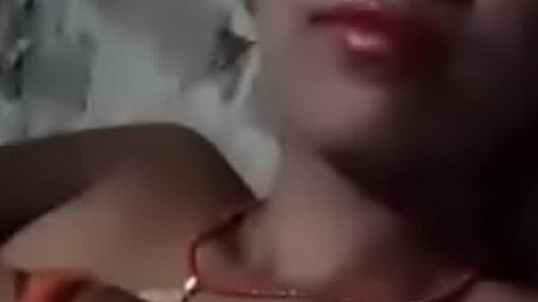 भाभी आपन बुर में ऊँगली करत बारी मज़ा में