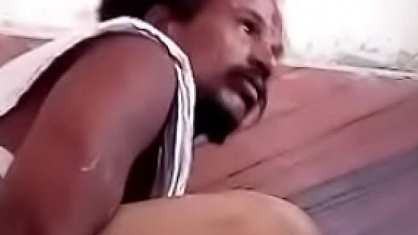भीखारी एगो भाभी के चोदत बारन