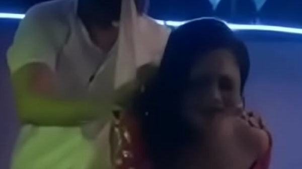 रंडी के जोरदार चोदाई कईनी मज़ा लेके