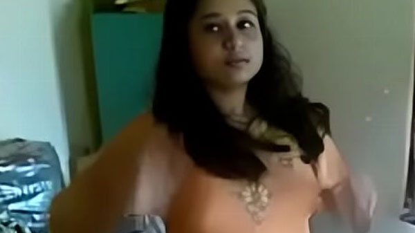 सेक्सी भाभी के पकड़ के मज़ा लेके चोद देनी