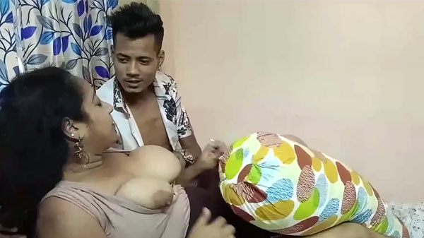 मोट भाभी के बुर के जोरदार चोदाई
