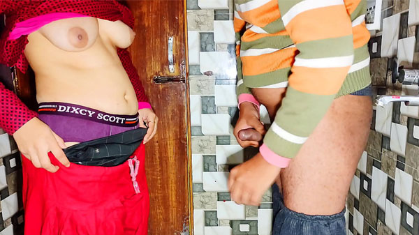 बाथरूम में सौतेली बहन के बुर चोदाई