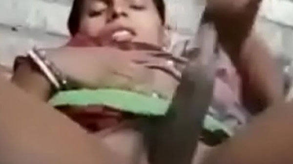 भाभी मुराठी बुर में डालत बिया