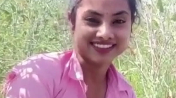 देहाती विलेज भौजी के खेत में चोदाई