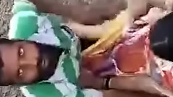 रंडी के चोदाई खुला जगह में