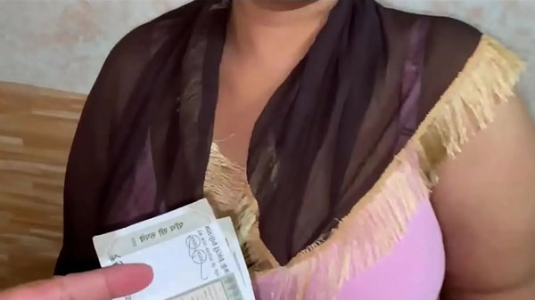 ५०० रुपया देके नौकरानी के बुर चोदाई