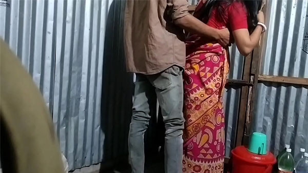 चाय दुकान के पीछे भाभी के चोदाई