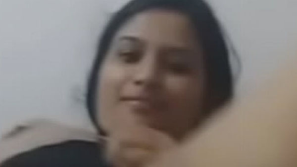 सेक्सी लड़की कुसुम आपन बुर और चूची देखावत बारी