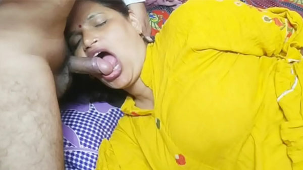 मकान मालकिन के बीवी के लंड चूसा के चोदाई