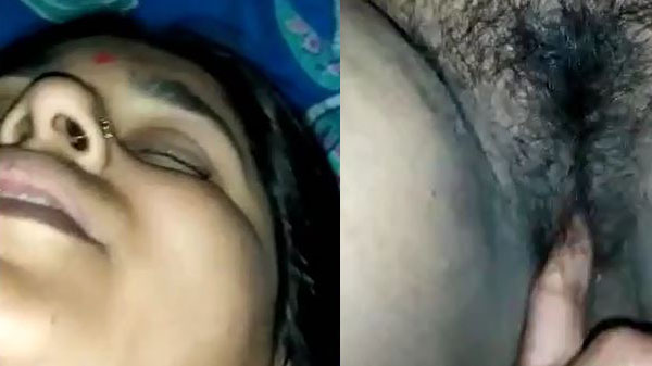 भाभी के बुर के ऊँगली से चोदाई