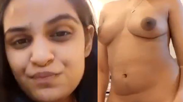 बिहारी गर्ल आपन चूची और बुर देखावत बारी