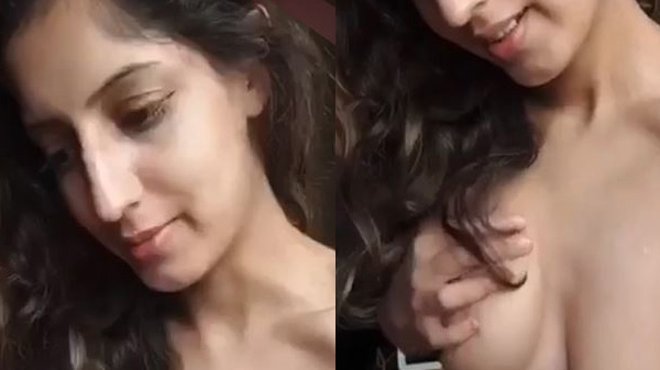 खुबसूरत बिहारी लड़की चूची दबावत बारी