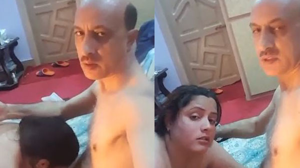 मुस्लिम अब्बू आपन बेटी से लंड चुसवावत बारन