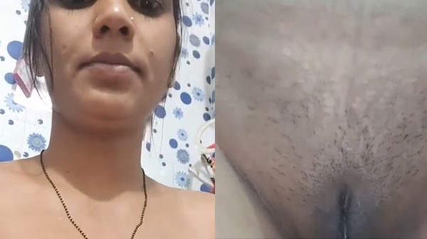 भाभी आपन बुर और बूब्स देखावत बारी