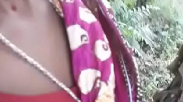 भौजी लंड चूस के खेत में चोदवावत बारी
