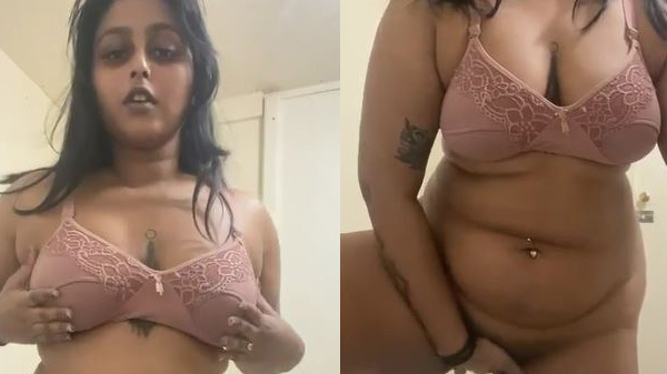 चुदासी भाभी बुर में ऊँगली करत बारी