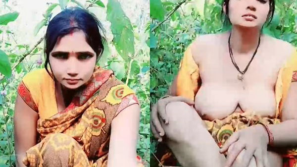 विलेज भाभी खेत में बुर और चूची देखावत बारी
