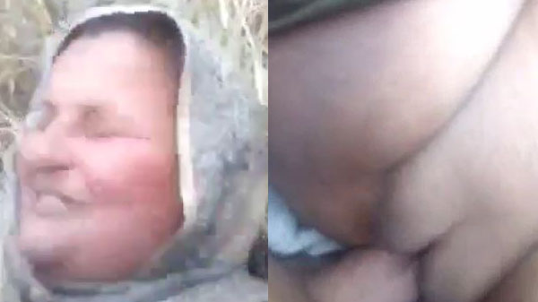 मुस्लिम आंटी के चोदाई खेत में
