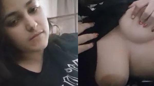 मुस्लिम लड़की आपन रसीला बूब्स दबावत बारी
