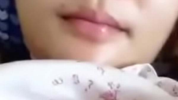 सुन्दर लड़की बुर में आपन ऊँगली करत बारी